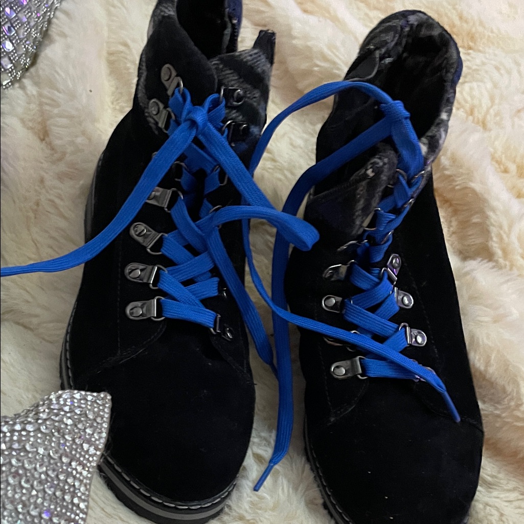 Blondo Black And Blue Lace Up Boots